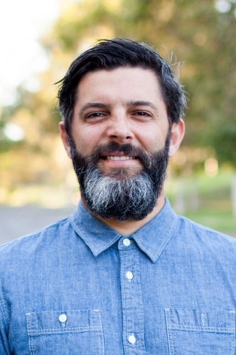 Evan Rosa headshot